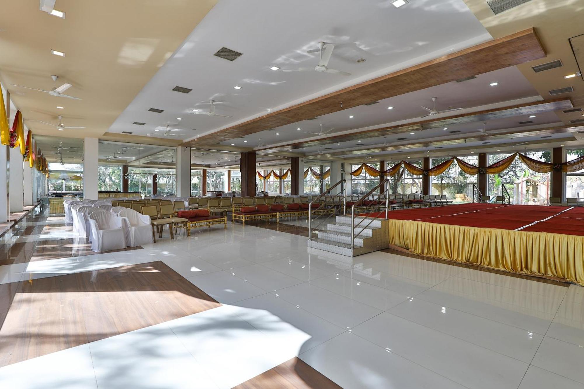 Oyo Milan Party Hall Vadodara Exterior photo