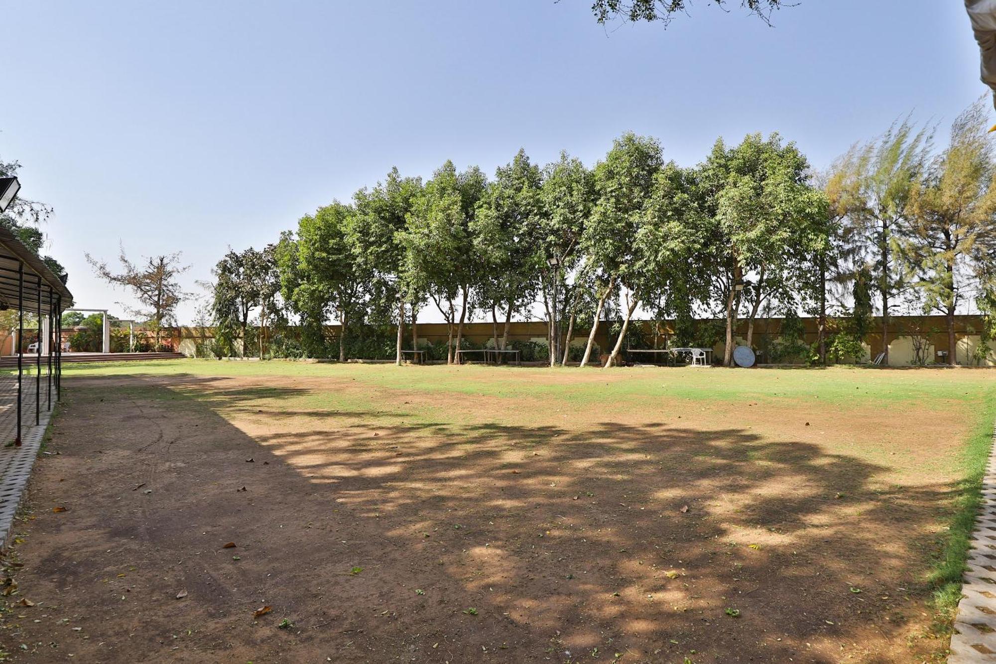 Oyo Milan Party Hall Vadodara Exterior photo