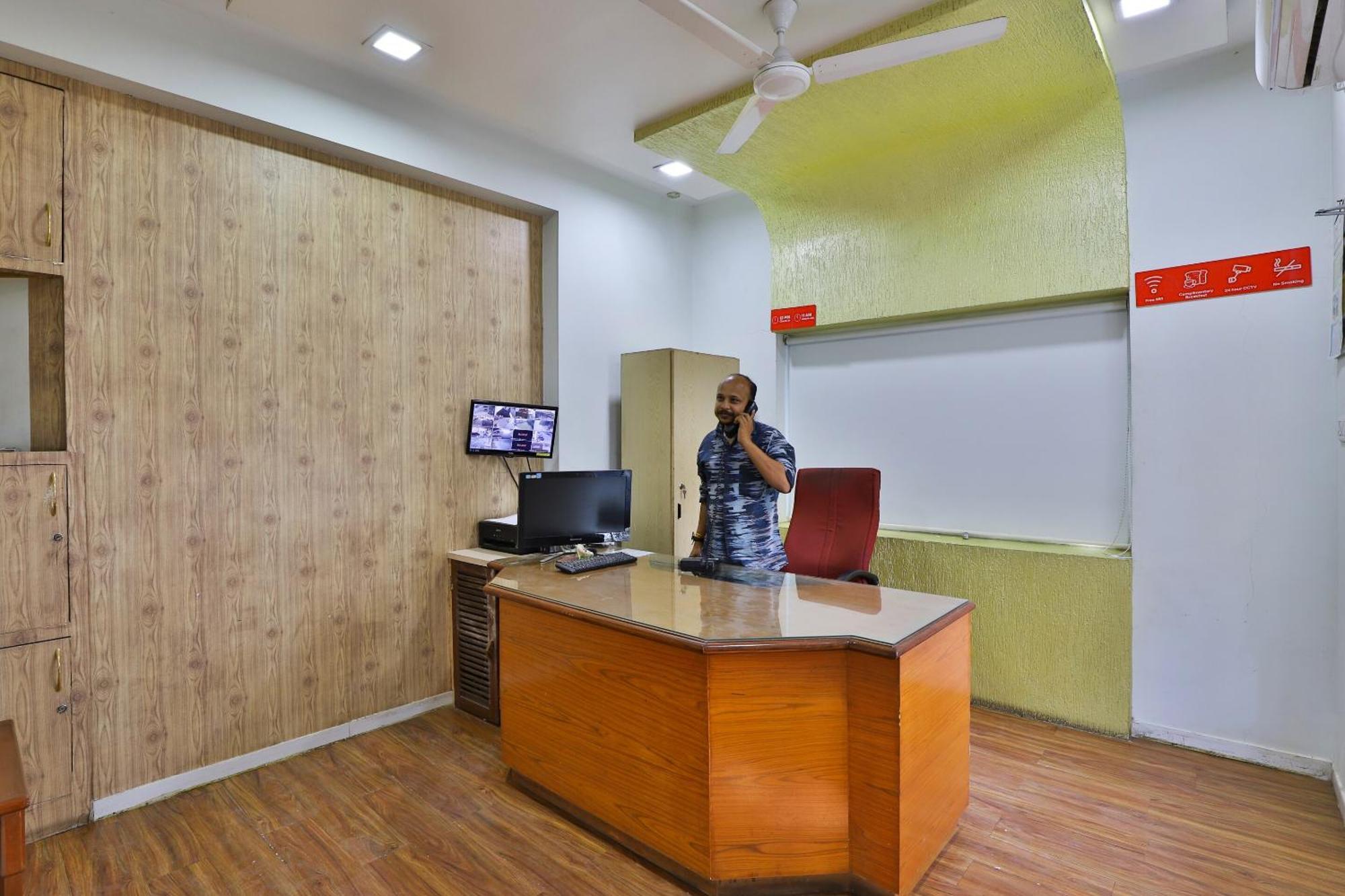 Oyo Milan Party Hall Vadodara Exterior photo