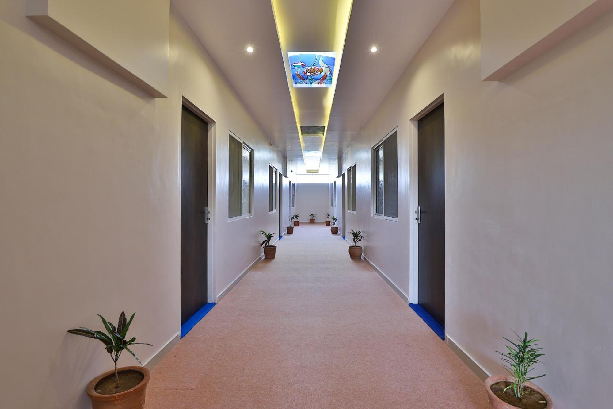 Oyo Milan Party Hall Vadodara Exterior photo
